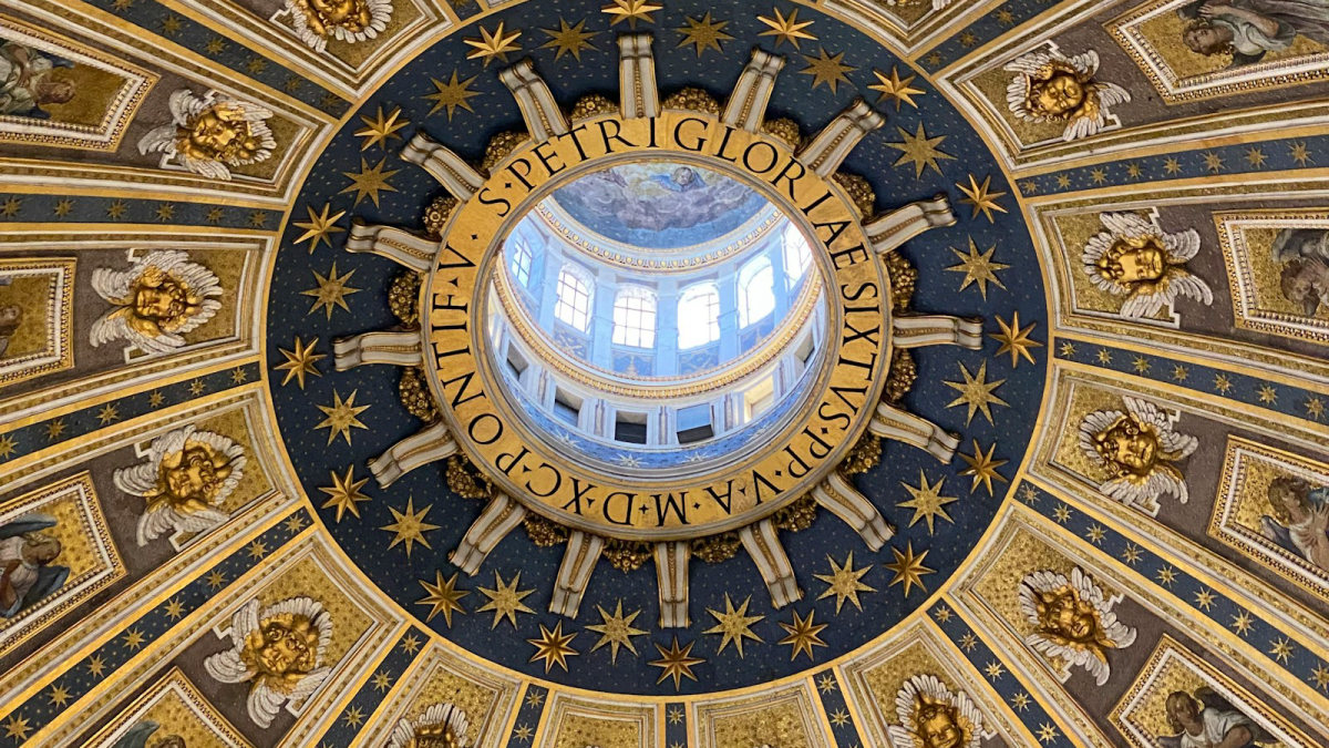 La coupole peinte d’une basilique